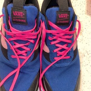 worn only once! Unisex VANS UltraRange Rapidweld shoes. Size F 9.5, M 8.